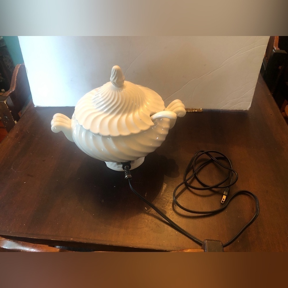 - - Vintage Electric Heated Soup Tourine with Ladle. New.